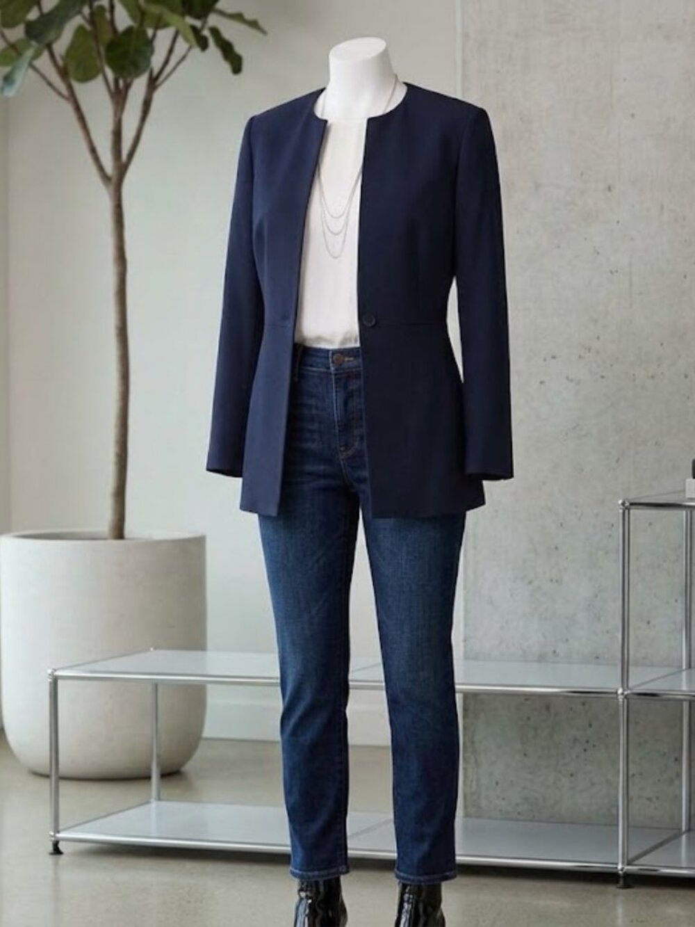 Harve Bernard Collection, Classic Navy Blue Collarless Blazer size 12P